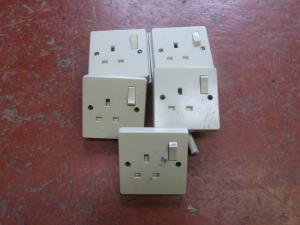 Set Of Four Cream Caravan Conversions Motorhome Clipsals REF WISP image 1